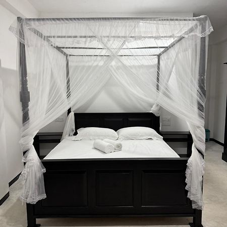 La Fiesta Bed & Breakfast Weligama Bagian luar foto