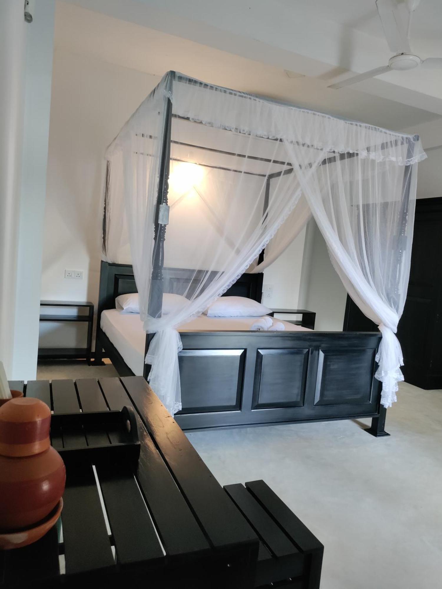 La Fiesta Bed & Breakfast Weligama Ruang foto