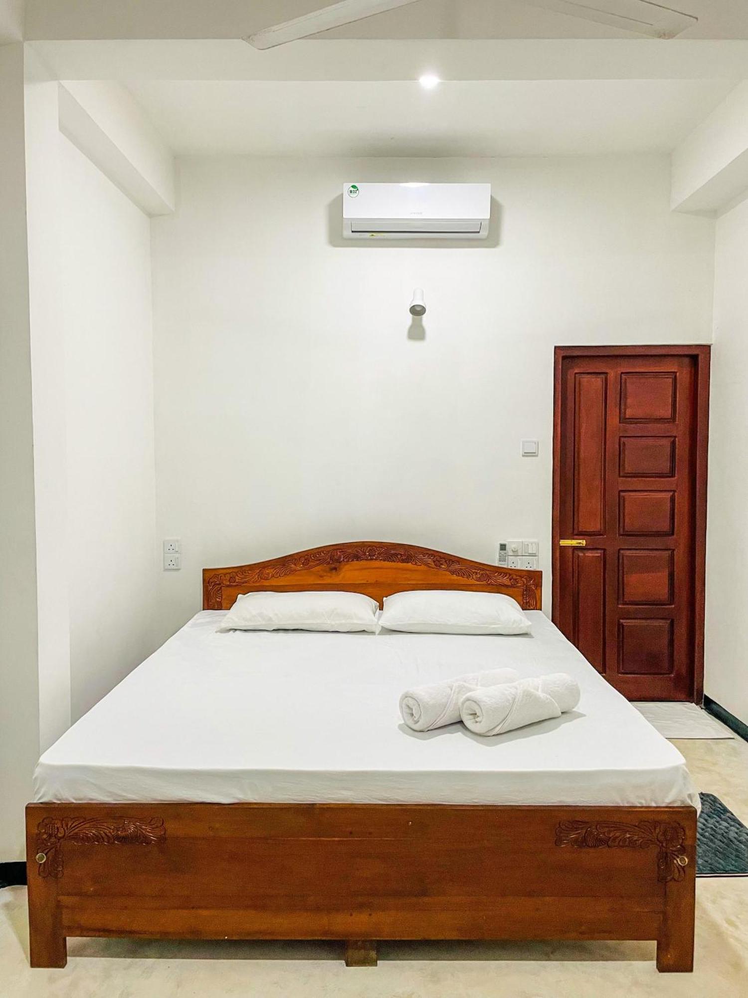 La Fiesta Bed & Breakfast Weligama Ruang foto