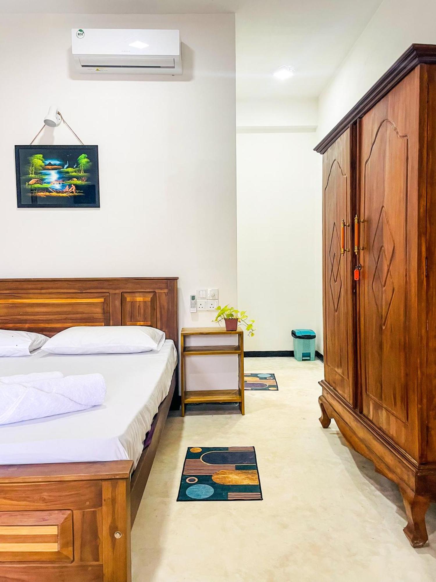 La Fiesta Bed & Breakfast Weligama Bagian luar foto